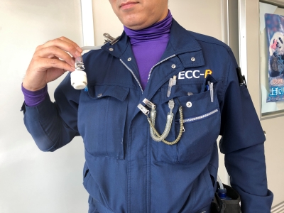 サンプラーを持った人