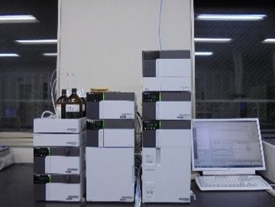 高速液体クロマトグラフ（HPLC）